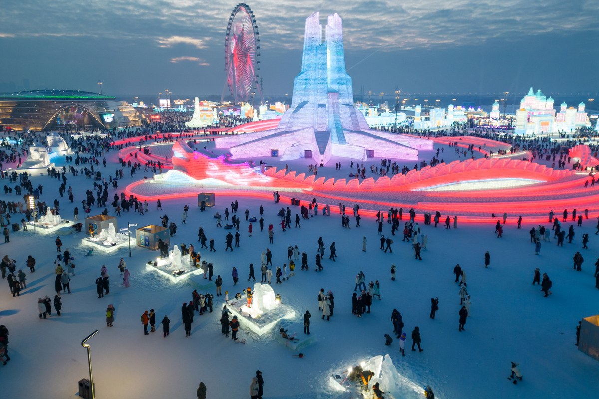 World's largest ice-snow theme park attracts 1 million visitors in 20 days