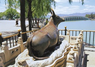 Kunming Lake Area Bronze Ox (Tongniu)